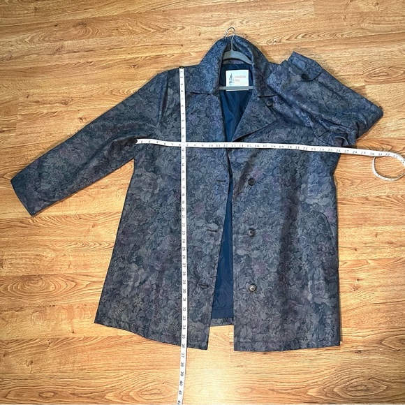 💜 Vintage London Fog Trench Coat Floral 1980s or 1990s Outerwear Great C… - Picture 8 of 15